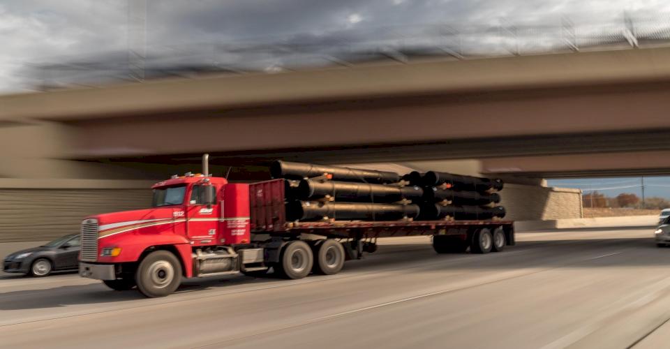 How Much Ductile Iron Pipe Can Ship on One Truck?