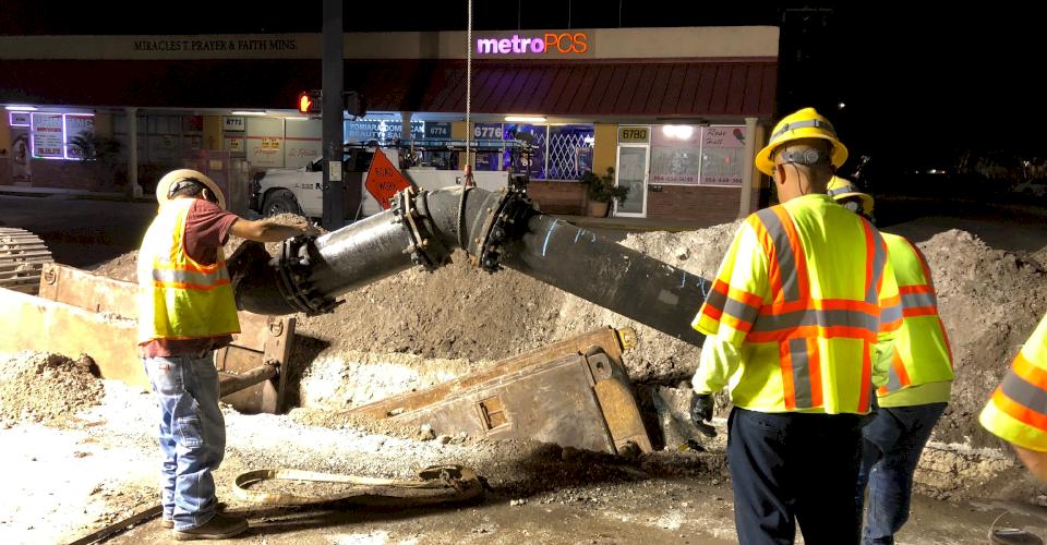 Working through the night, crews install Ductile iron (DI) pipe in Miami, FL.