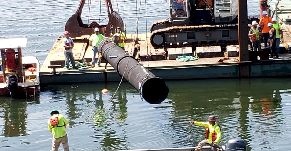 Tennessee American Water Company 30" River Crossing Installed by Reynolds Construction.