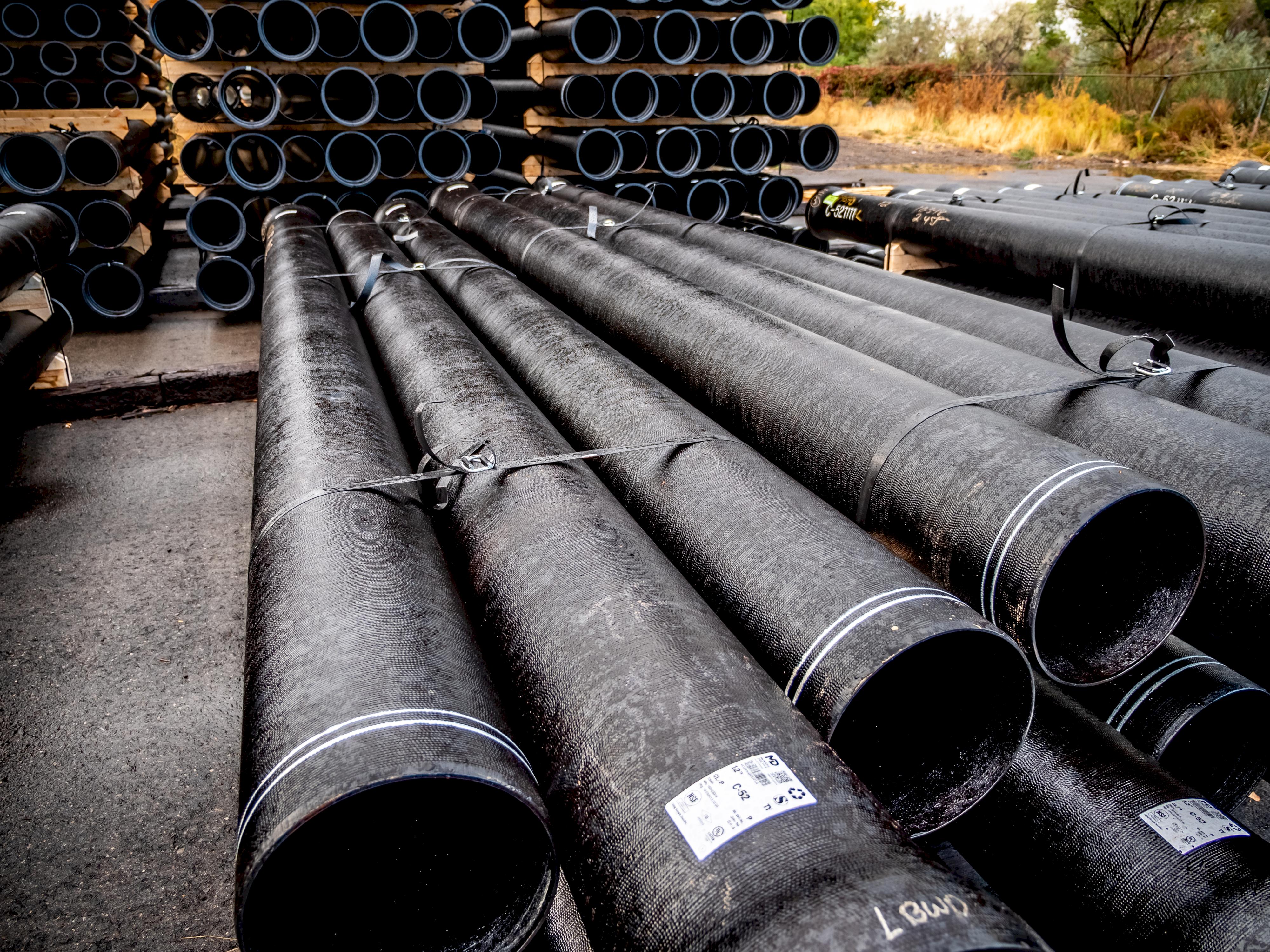 Чугунная труба стальная. Ductile Iron Pipe. Ductile Iron casting. Чугун в строительстве. Канализация чугун.