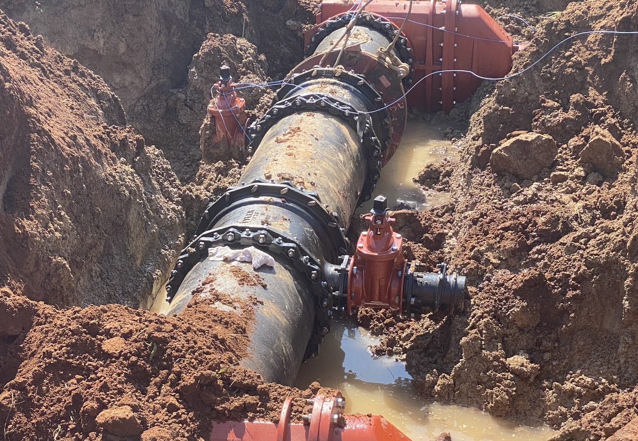 24” pipe and valve assembly with two 24x6” valve assemblies (notice the fittings are Tyler Union fittings, another division of McWane Inc.).